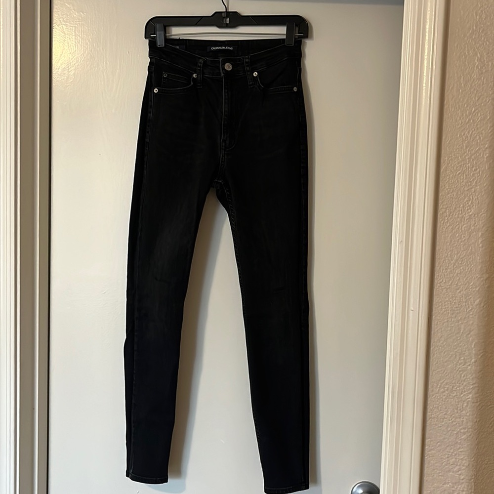 CKJ 010 faded black skinny jeans